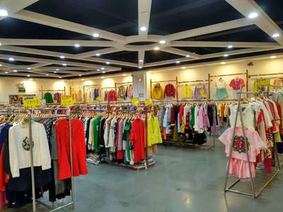加盟品牌折扣服裝,品牌折扣服裝店加盟,服裝尾貨批發(fā) 加盟政策